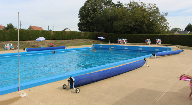 Opening hours and activities pool